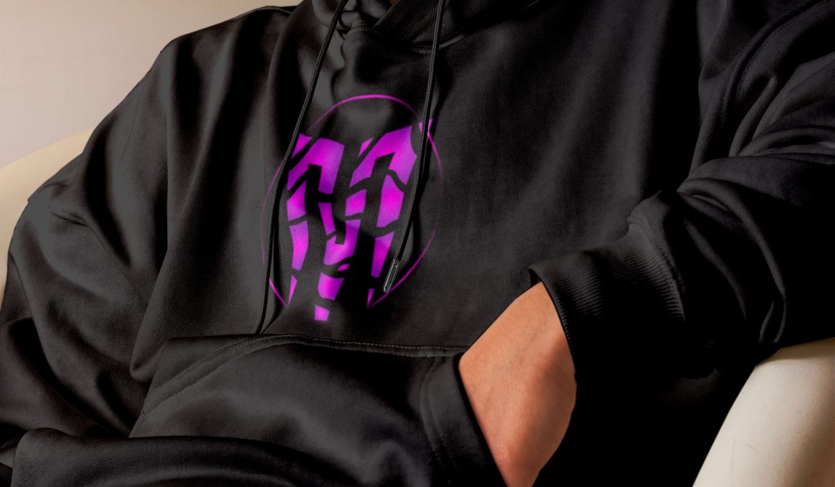 Mockup d'une personne portant un sweat avec le logo Mirage