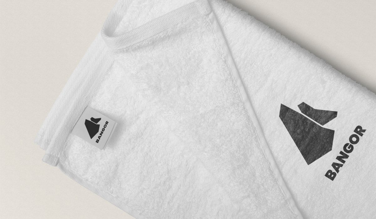 Mockup d'une serviette de plage avec le logo de la ville de Bangor